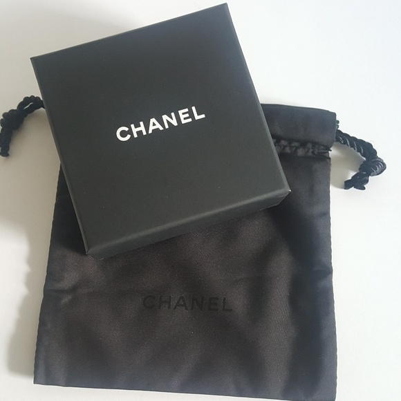 S*O*L*D 💕Chanel "empty" Box & Small drawstring💕 - Picture 2 of 3